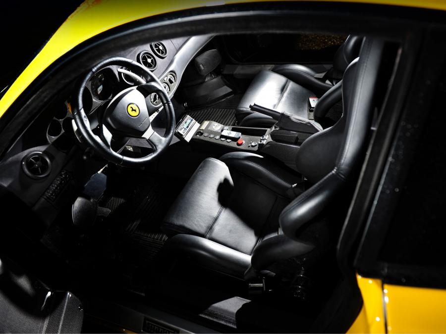 Интерьер Ferrari 360 Modena Challenge Stradale 2003 года  (фото 9 из 41)